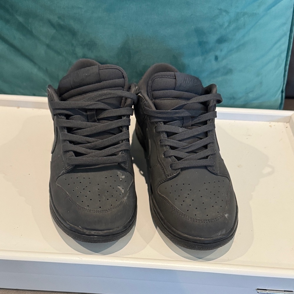 Nike Men's Charcoal Sneakers